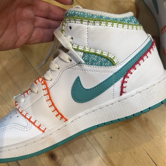 Nike Jordan 1 Mid Size 5 Youth (Rare) Great Condition! - Picture 6 of 8